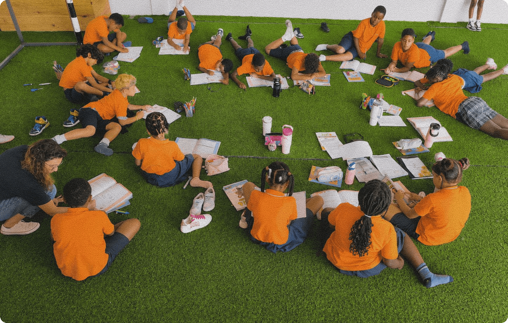 Crianças no Colégio Neo Educarte